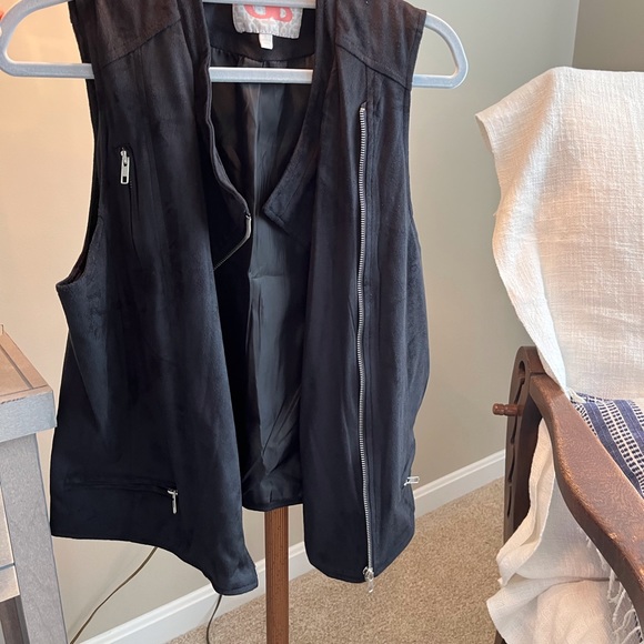 Suede vest - Picture 6 of 6